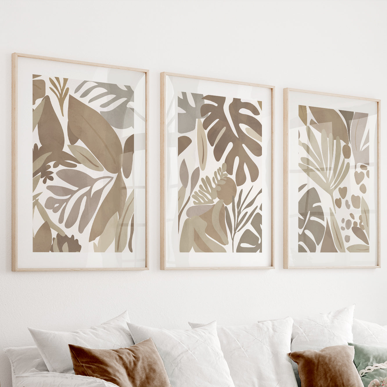 Beige tropical botanical set – neutral leaf art prints in pastel tones, perfect for minimalist decor
